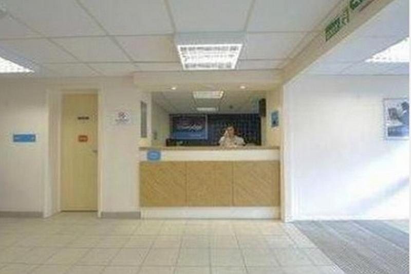 Travelodge Барнсли Экстерьер фото
